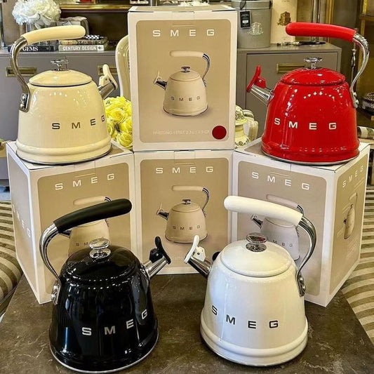 SMEG Whistling Kettle 2.3L / 2.5 QT — Retro Stovetop Kettle